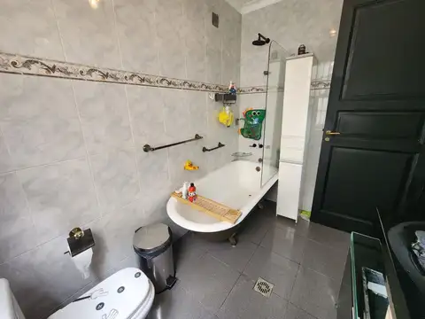 Depto Tipo Casa 4 ambientes con 2 baños