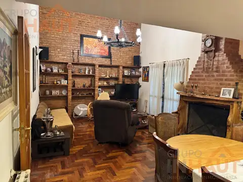 Depto Tipo Casa 6 ambientes con 2 baños