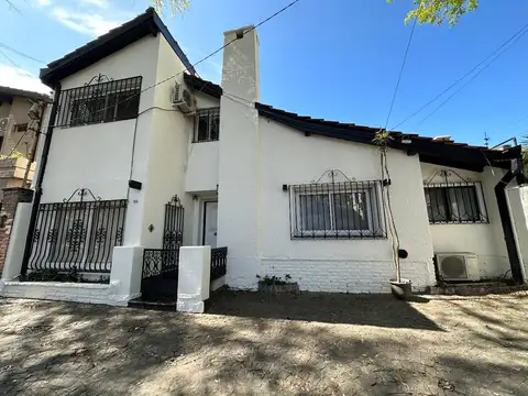 Casa de tres dormitorios y dependencia completa