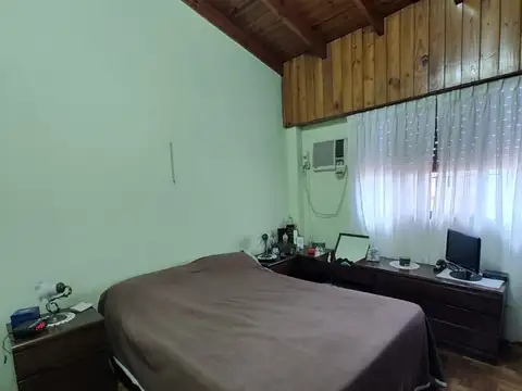 Casa 6 ambientes con 2 baños