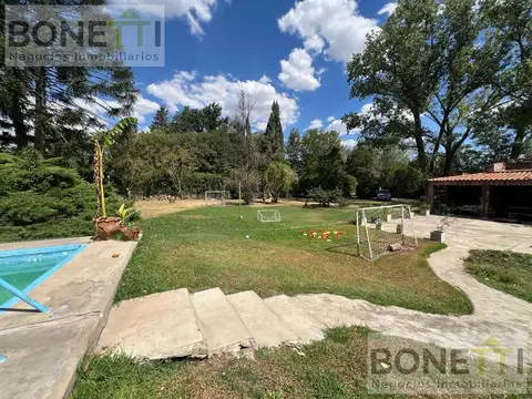 Encanto histórico rodeado de naturaleza – Casa con arboleda