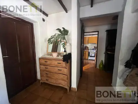 Encanto histórico rodeado de naturaleza – Casa con arboleda