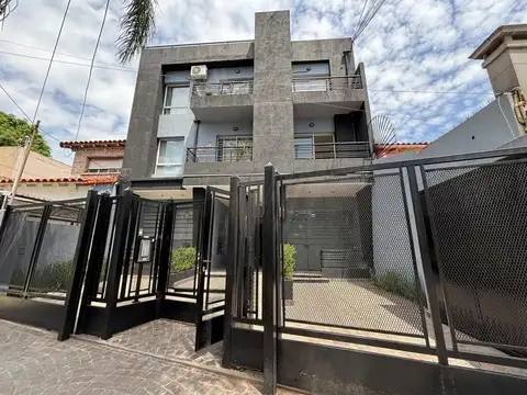 2 ambientes con balcon a 450 mts de la estaciòn de tren