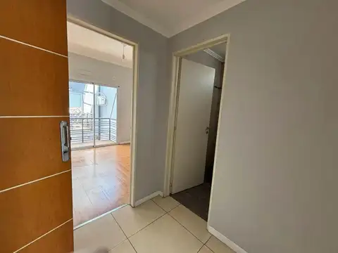 2 ambientes con balcon a 450 mts de la estaciòn de tren