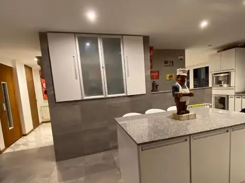 Casa en alquiler en Abril de 6 ambientes