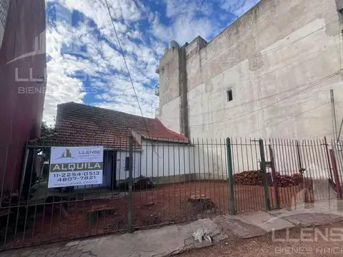 Casa en Alquiler con 3 cocheras