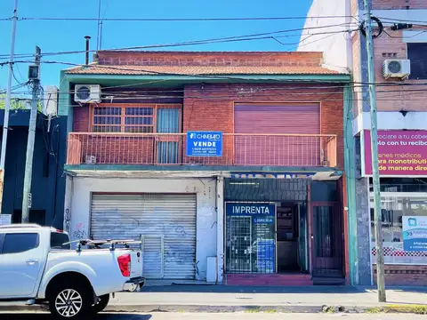 Importante departamento en planta alta de 5 ambientes y parque