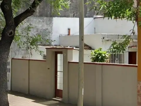 Casa 10 m de Frente- Jardín,Ideal para Actualizar – Saavedra
