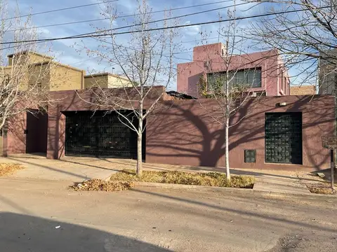 VENTA CASA 4 DORMITORIOS GUAYMALLEN