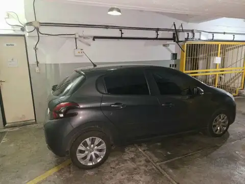 Tacuarí 800, Piso 0