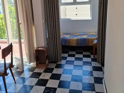 Falucho 2200, Piso 7