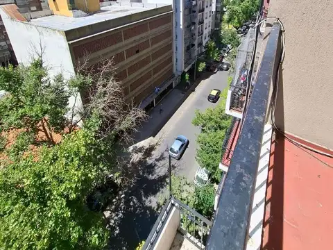 Falucho 2200, Piso 7