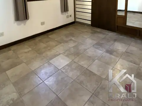 Casa en Alquiler con 1 cochera