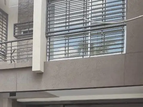 COCHERA   A LA VENTA EN LANUS OESTE 