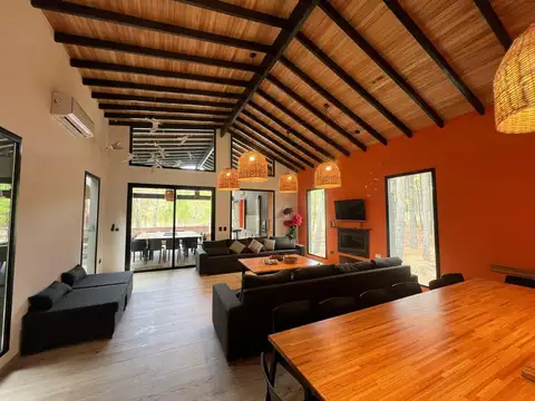 Casa en Venta en Villarobles, USD 395.000