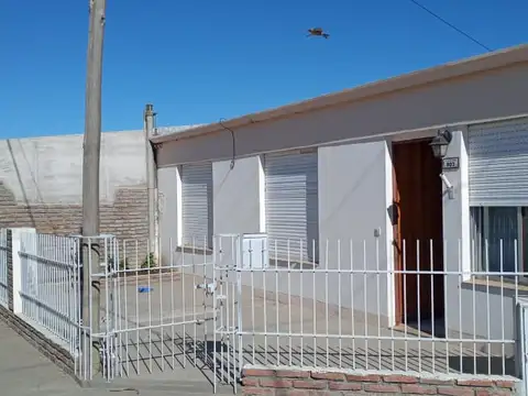 Casa En Venta Tornquist   3  Dormitorios