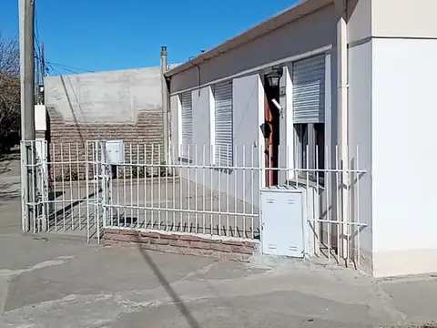 Casa En Venta Tornquist   3  Dormitorios