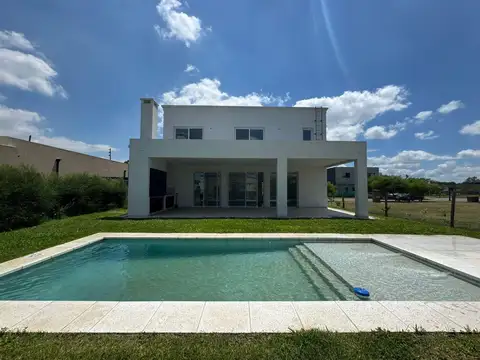 Casa en Alquiler de 4 dormitorios