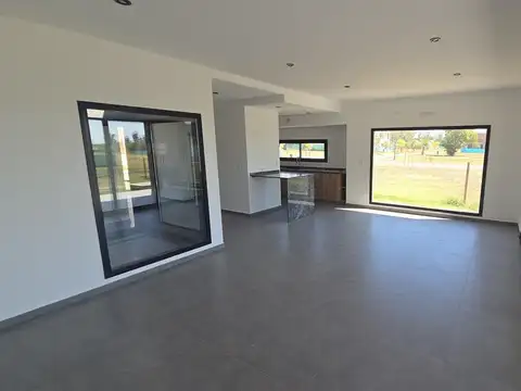 Casa 4 ambientes en Pilar del este Santa Sofia