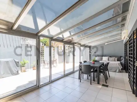 VENTA Depto 5 amb con patio, balcón y cochera - Caballito