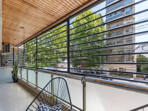 VENTA Depto 5 amb con patio, balcón y cochera - Caballito