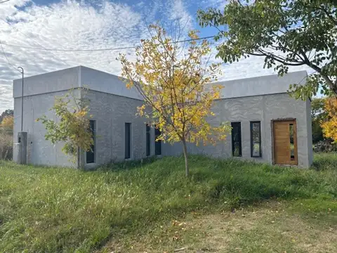 Venta de casa a terminar sobre amplio lote de 750 mts