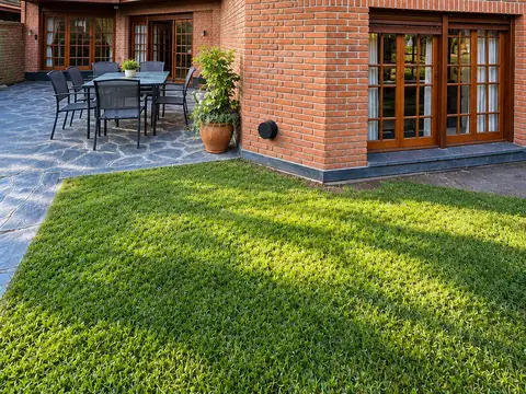 Casa 5 ambientes con 2 baños