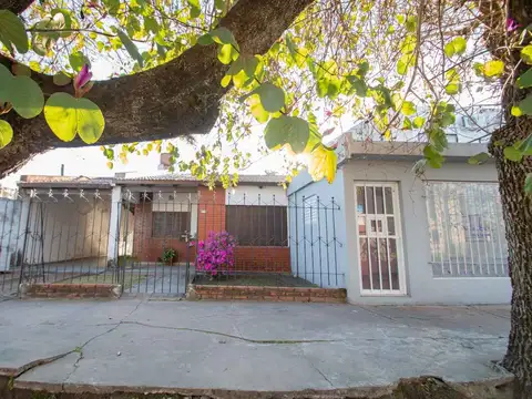 Se vende casa mas un local dentro de los blvr. 
