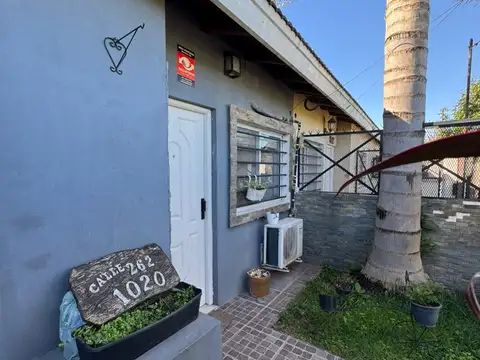 EXCELENTE OPORTUNIDAD CHALET TOTALMENTE REMODELADO EN SOURIGUES U$S 65.000.-
