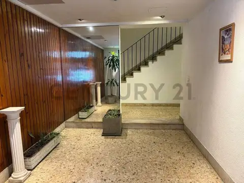 VENTA DEPARTAMENTO MONOAMBIENTE CON BAULERA FLORESTA 2 PISO POR ESCALERA A RECICLAR
