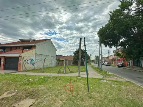Terreno en venta Equina San Martin y Fourier