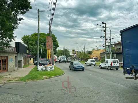 Terreno en venta Equina San Martin y Fourier