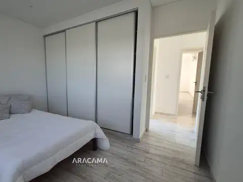 Casa en Alquiler con 1 cochera