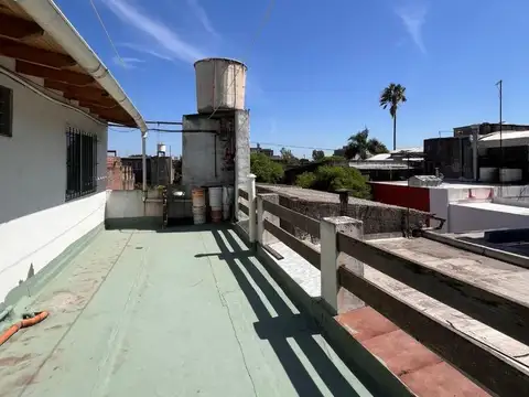 Casa 6 ambientes con 2 baños