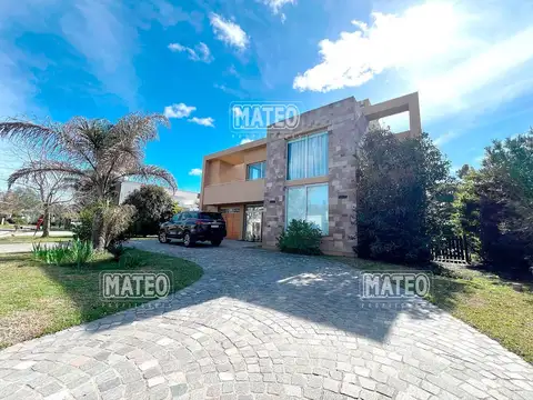 CUATRO DORMITORIOS - AMPLIO QUINCHO CERRADO