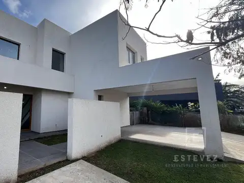 Casa 7 ambientes con 2 baños