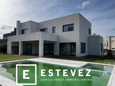 Casa en venta, pileta, Barrio Cerrado, Escobar