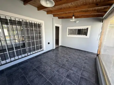 Casa 4 ambientes con 1 baño