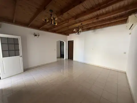CASA | 4 AMBIENTES | PISCINA | PARRILLA | COCHERA TRIPLE | PILAR CENTRO