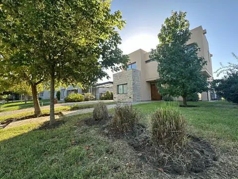 Casa en Venta en El Cantón - Barrio Golf, USD 235.000