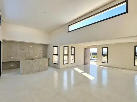 Casa 4 ambientes con 2 baños