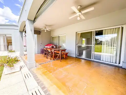 Casa en Venta con 3 cocheras