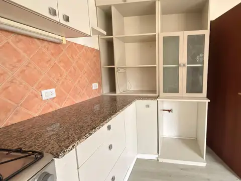 Casa en Alquiler con 2 cocheras