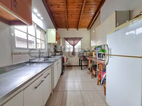 Casa 7 ambientes con 3 baños