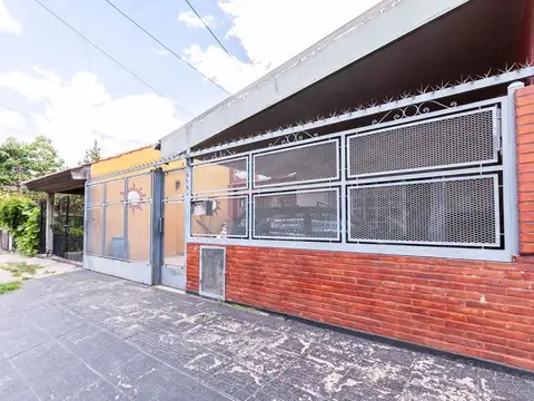 Casa 4 Amb c/Jardin en Canada al 4000, Lanus Oeste