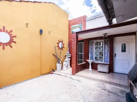 Casa 4 ambientes con 1 baño