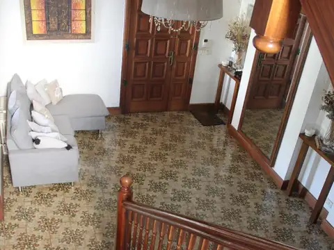 Casa en Venta con 3 cocheras