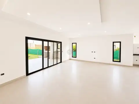 Casa  en Venta en Santa Lucia, Pilar del Este, Pilar