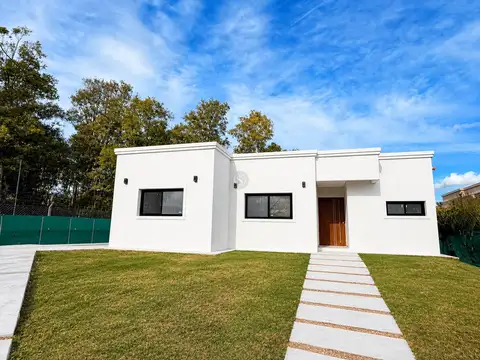 Casa  en Venta en Santa Lucia, Pilar del Este, Pilar