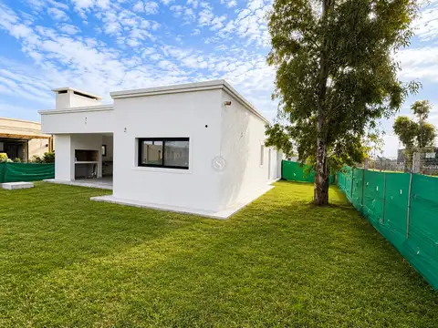 Casa en Venta en Pilar del Este - Santa Lucia, USD 165.000